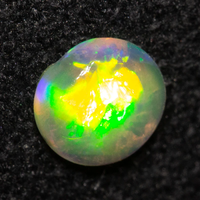 0.19 ct crystal opal 4.4x4.1x1.7mm
