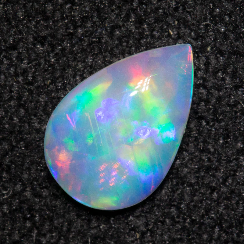 0.29 ct white opal 7.1x4.7x1.6mm