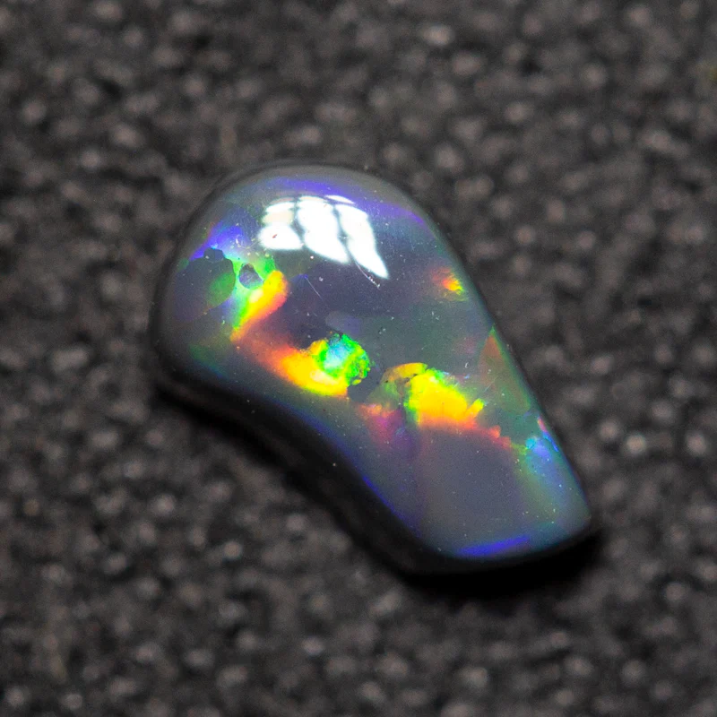 0.30 ct black opal 5.6x3.6x2.2mm