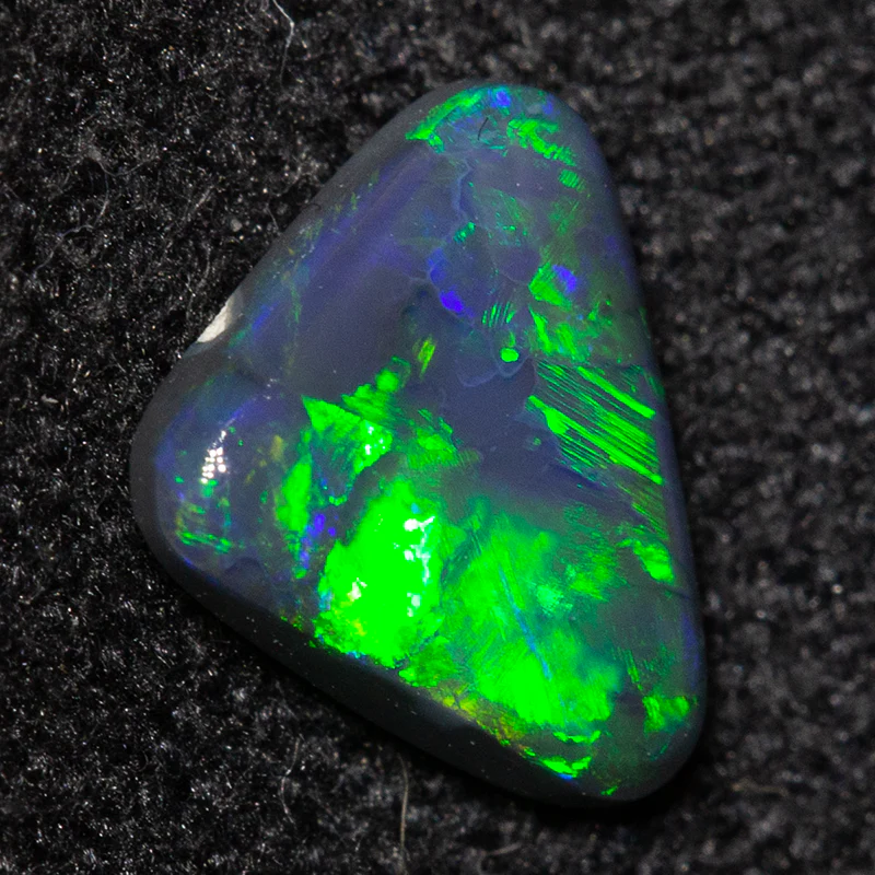 0.34 black opal 6.9x5.4x1.7mm