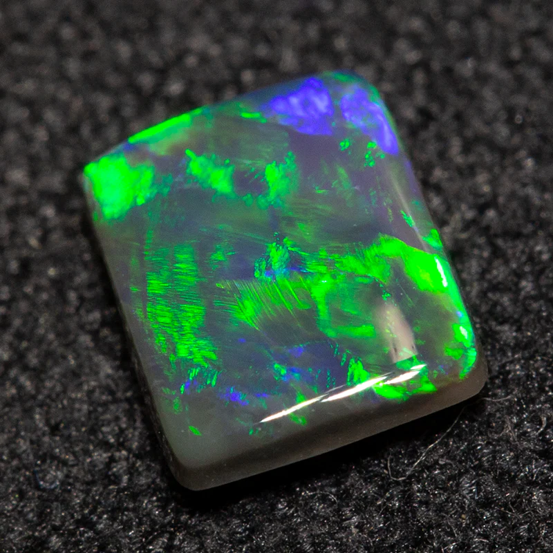 0.38 ct black opal 5.6x4.6x1.8mm
