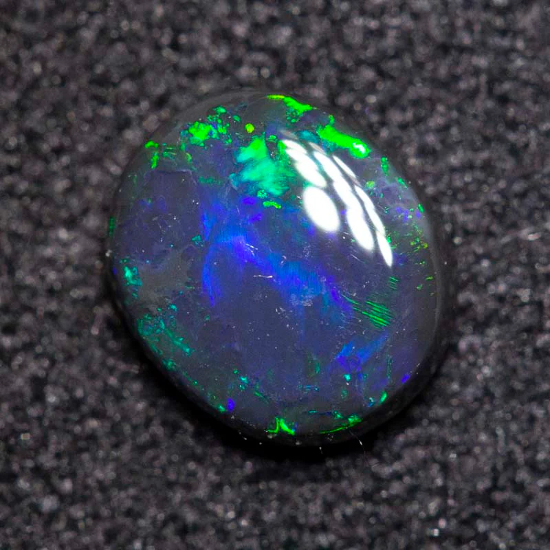0.40 ct black opal 5.6x4.8x2mm