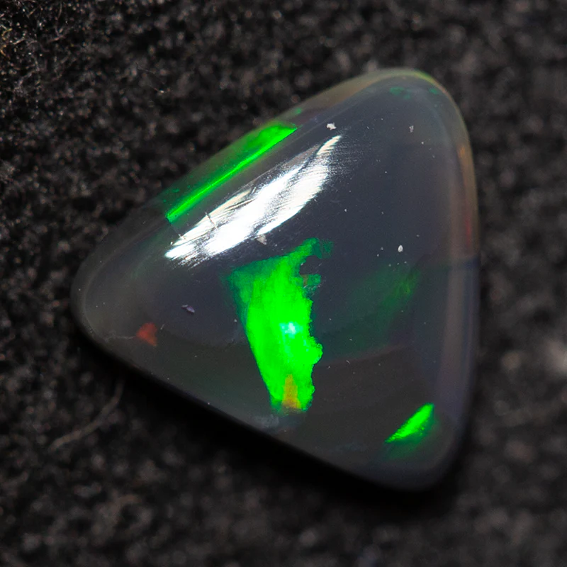 0.40 ct black opal 5.7x5.5x2.2mm