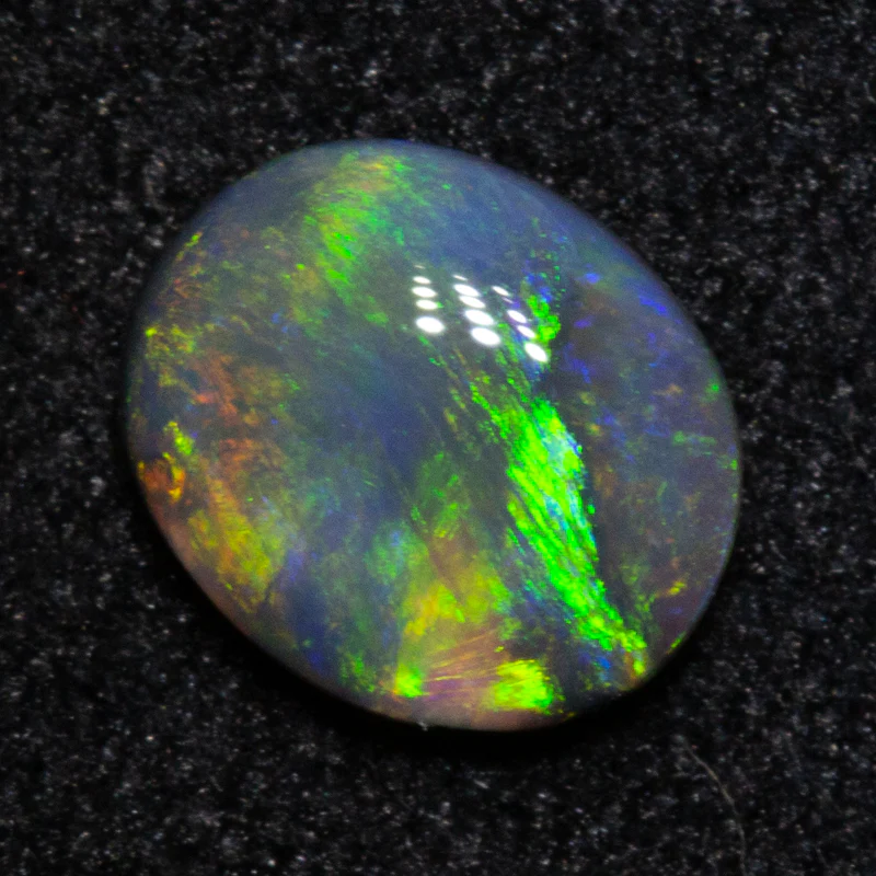 0.40 ct dark opal 6.1x5.1x2.2mm
