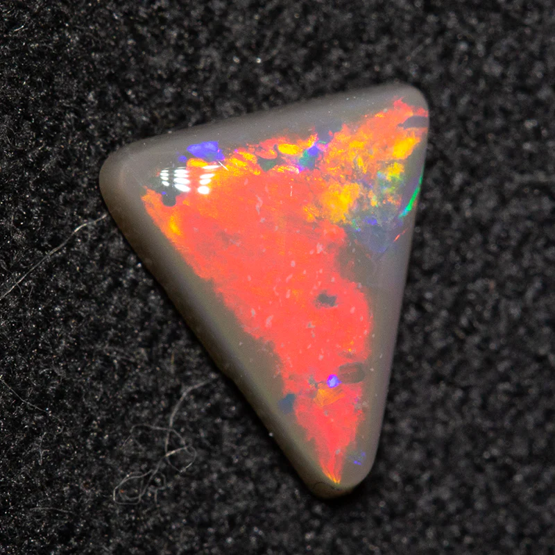 0.43 ct dark opal 6.9x5.9x1.9mm