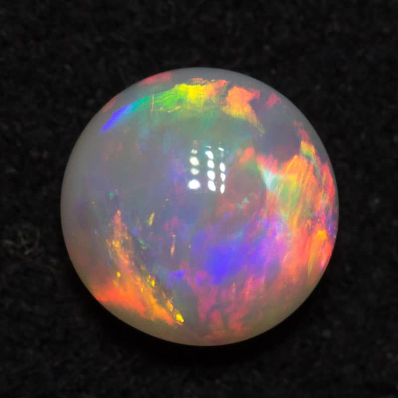 0.45 ct white opal 5.1x5.1x2.8mm