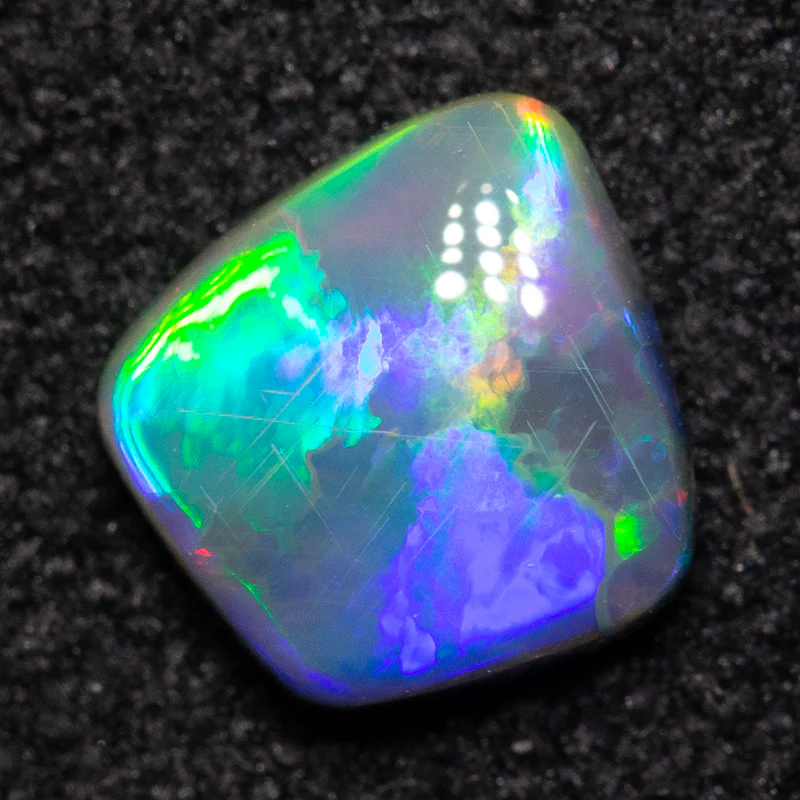 0.48 ct dark opal 6.5x6.2x2.2mm