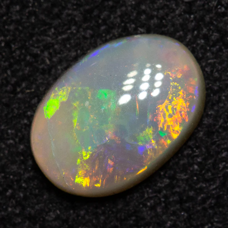0.50 ct white opal 7.1x5x2.1mm