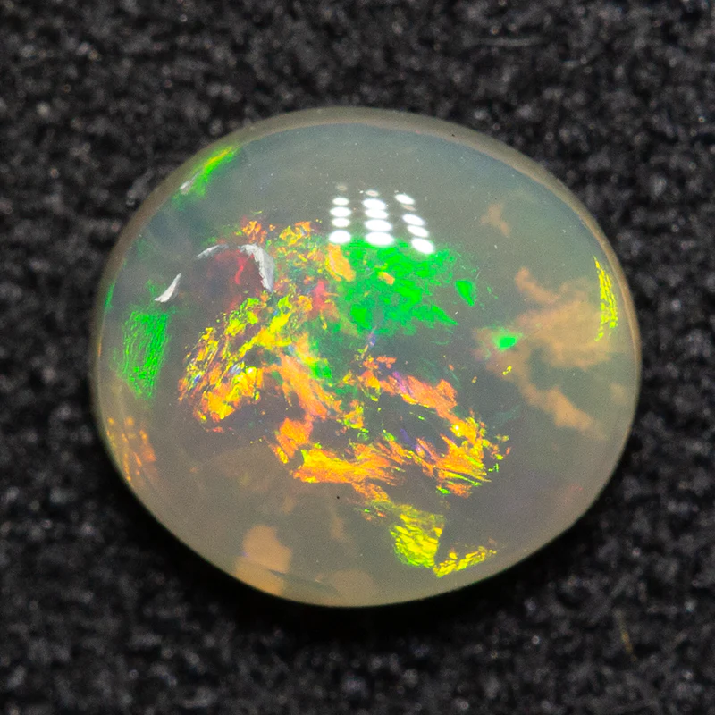 0.54 ct white opal 6.1x5.5x2.4mm
