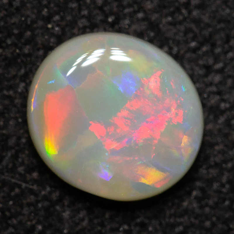 0.55 ct white opal 6.1x5.4x2.2mm