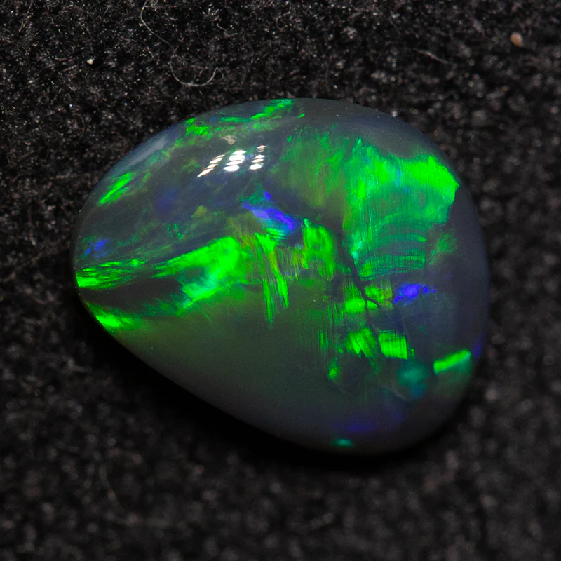 0.60 ct black opal 7.3x5.6x2.3mm
