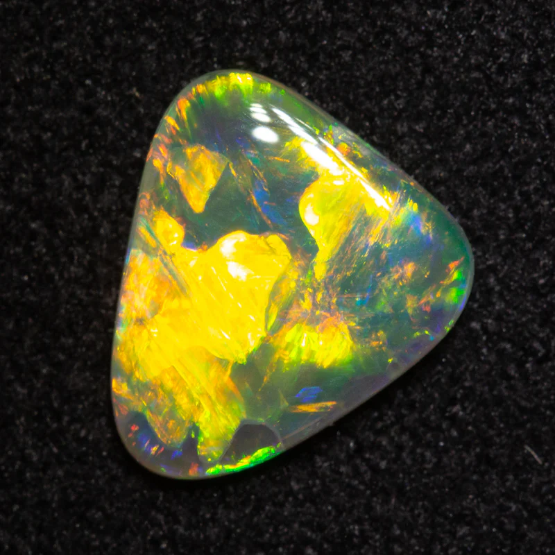 0.61 ct crystal opal 8.1x7.3x1.6mm