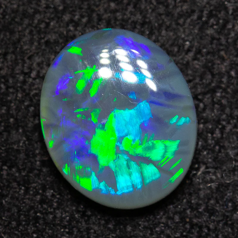 0.66 ct dark opal 7.1x6x2.3mm