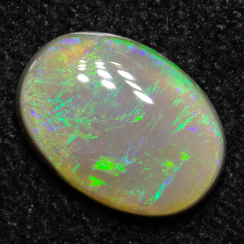 0.66 ct dark opal 7.6x5.2x2.3mm