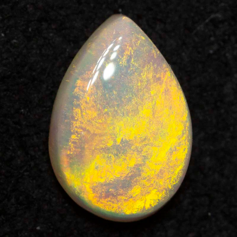 0.68 ct white opal 7.7x5.4x2.5mm