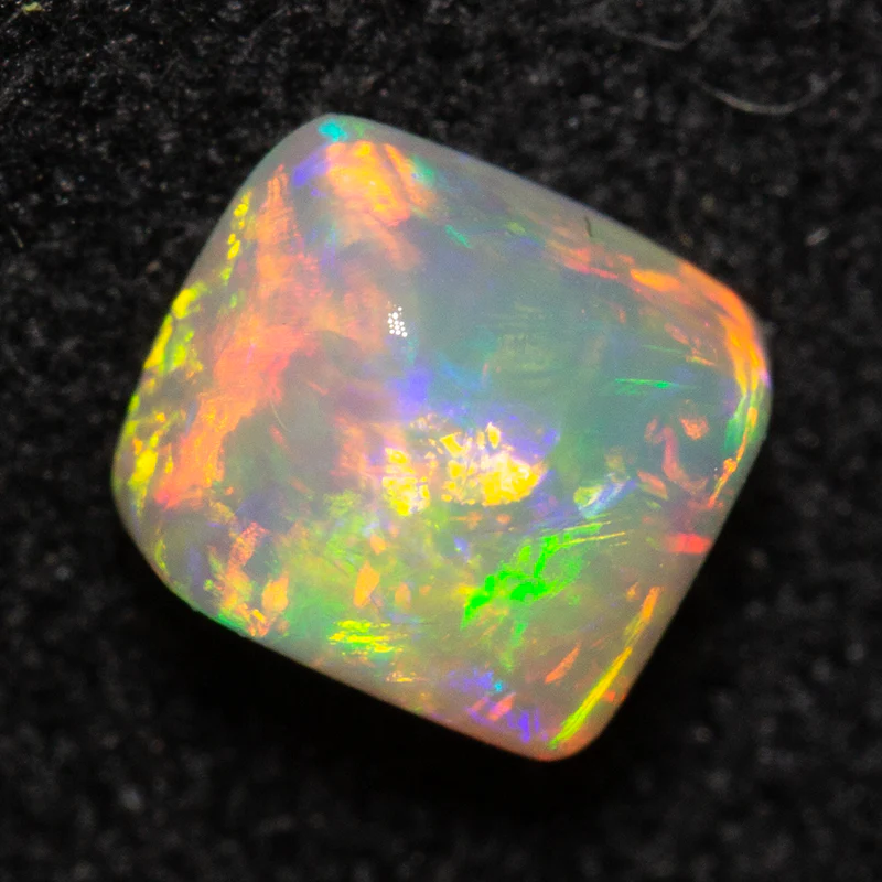 0.71 ct crystal opal 5.2x4.6x3.8mm