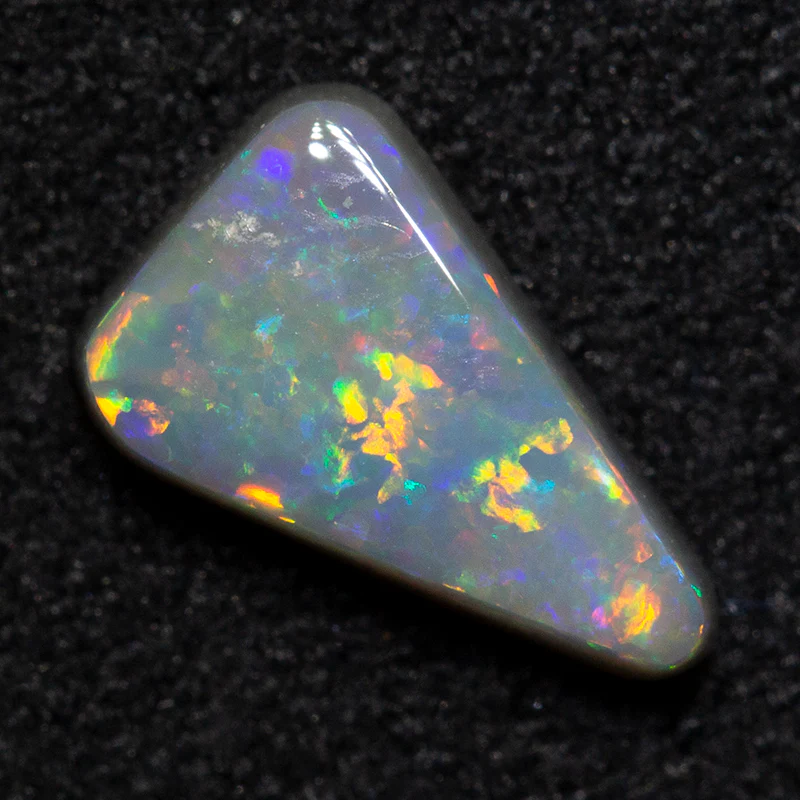 0.71 ct dark opal 8.5x5.3x2.5mm