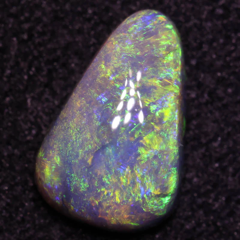 0.75 ct dark opal 8x5.3x3mm
