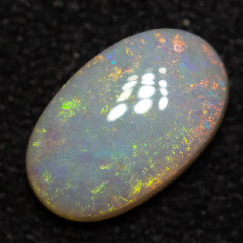 0.79 ct white opal 8.1x5.1x2.8mm