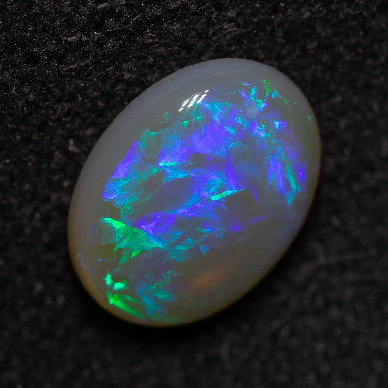 0.85 ct crystal opal 7.8x6.1x2.9mm