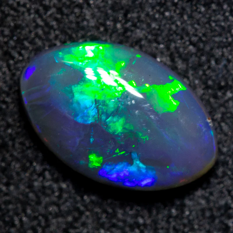 0.87 ct black opal 8.8x5.7x2.7mm