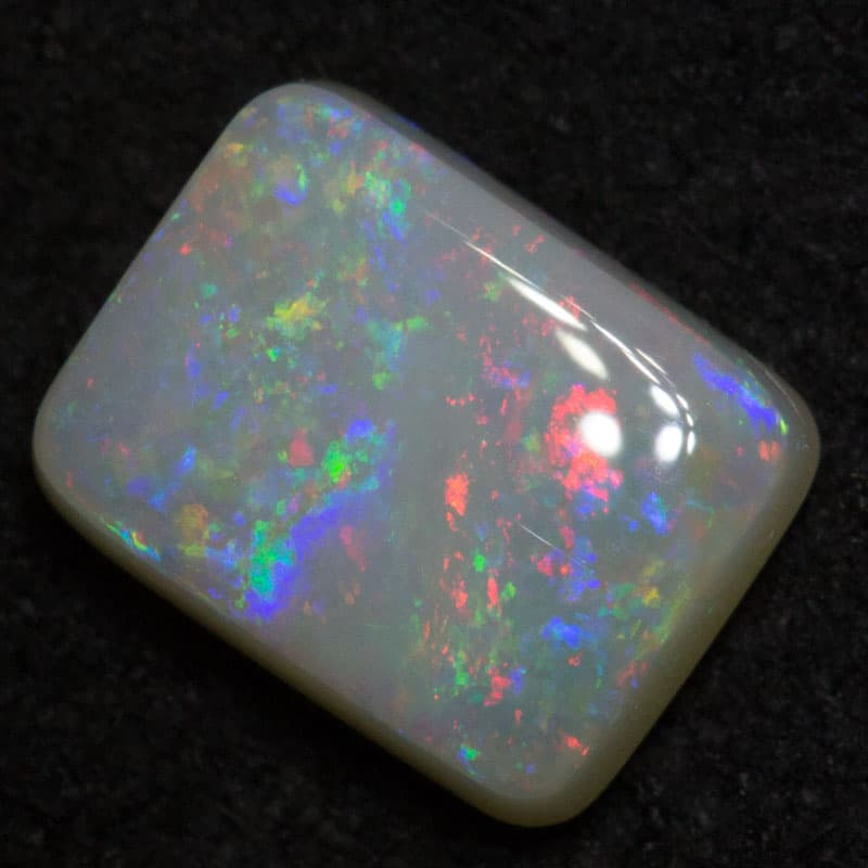 0.90 ct white opal 7.1x5.5x2.6mm