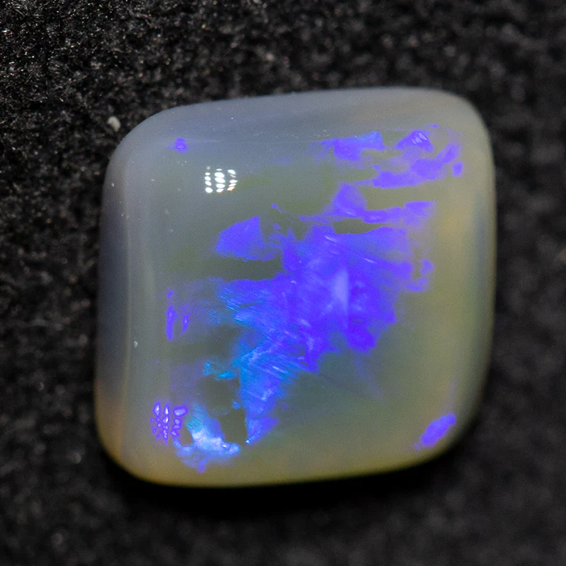 0.92 ct dark opal 6.3x6.3x2.9mm