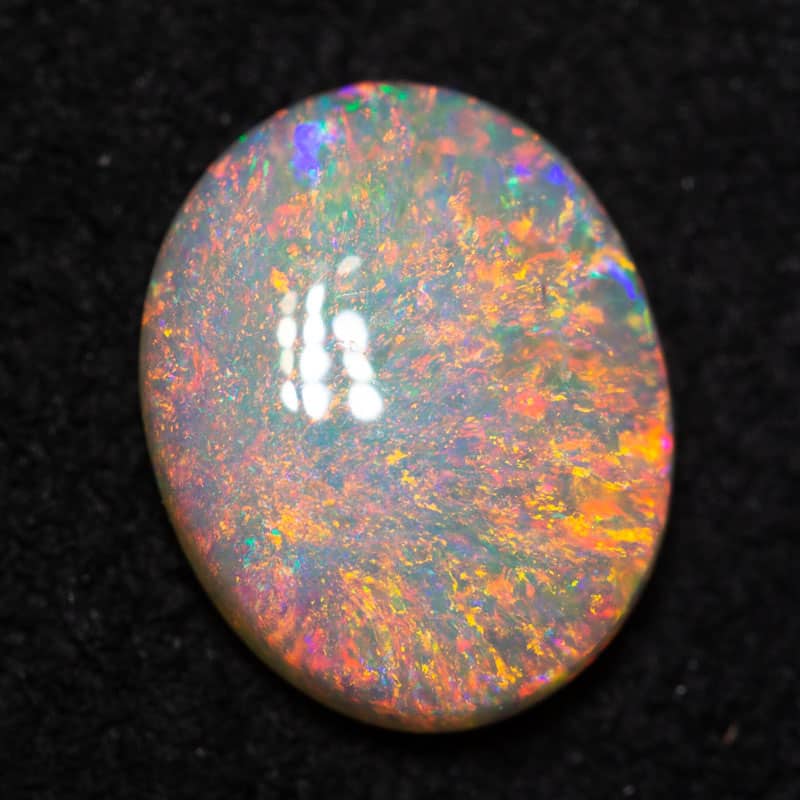 0.95 ct white opal 8.4x6.8x2.6mm