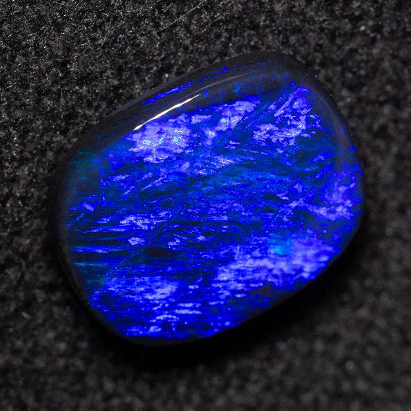 1.02 ct black opal 7.9x6.5x2.7mm