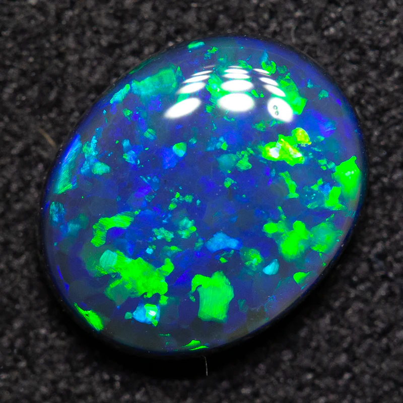 1.06 ct black opal 8.1x6.7x2.9mm