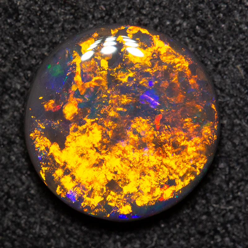 1.06 ct black opal 8.3x8.3x2.2mm