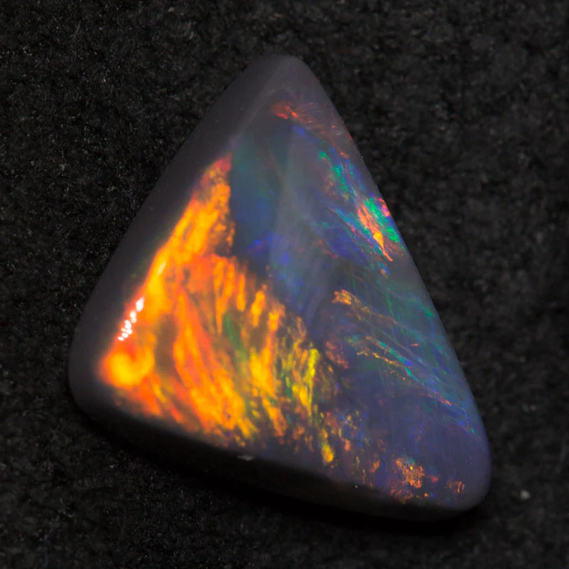 1.07 ct black opal 8.6x7.1x2.9mm