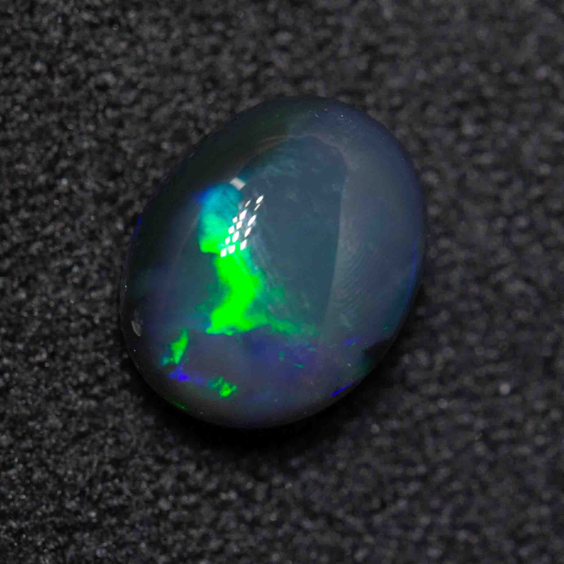1.15 ct black opal 7.3x5.9x4.2mm