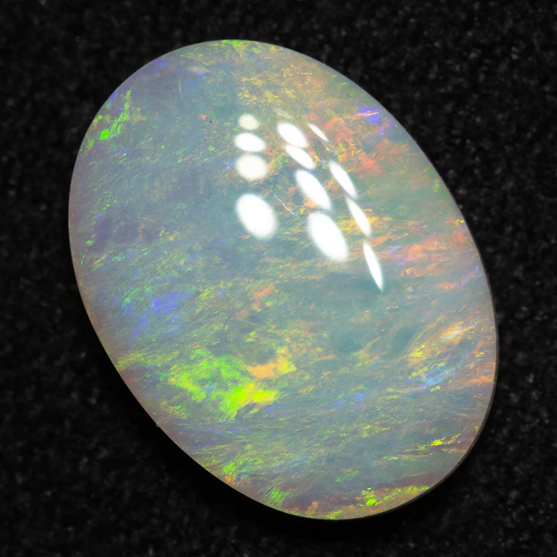 1.53 ct white opal 10.6x7.8x2.7mm