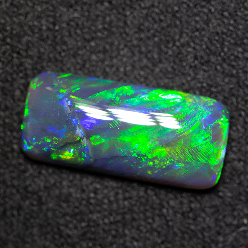 1.67 black opal 13.2x6x2.8mm