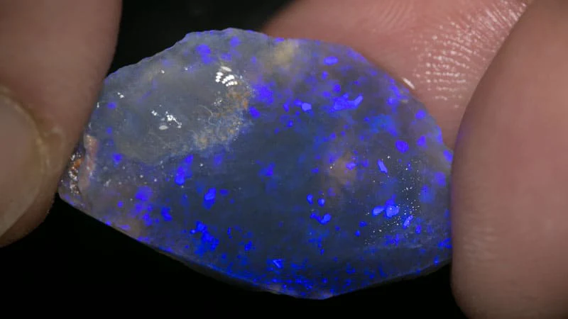 19.00 ct rough opal piece 29mm across