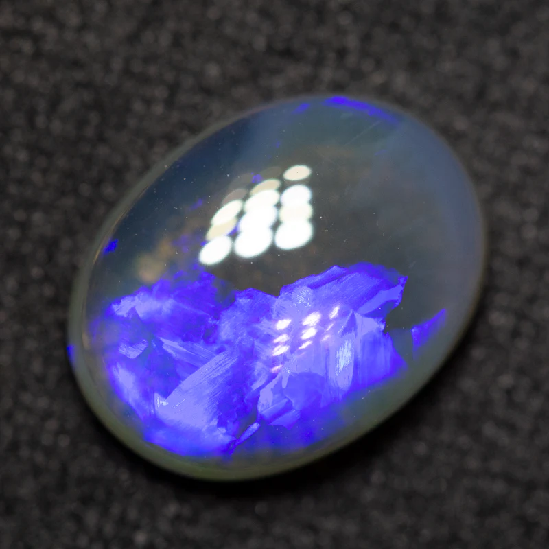 2.31 ct crystal opal 11.1x8.5x3.9mm