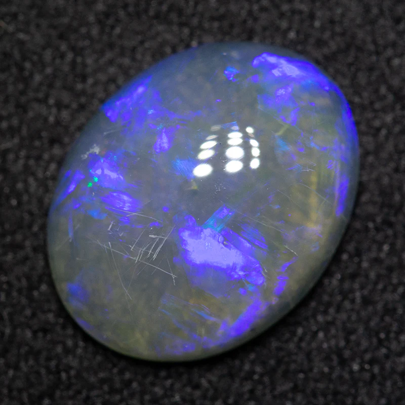 2.60 ct crystal opal 11.4x9x4.1mm