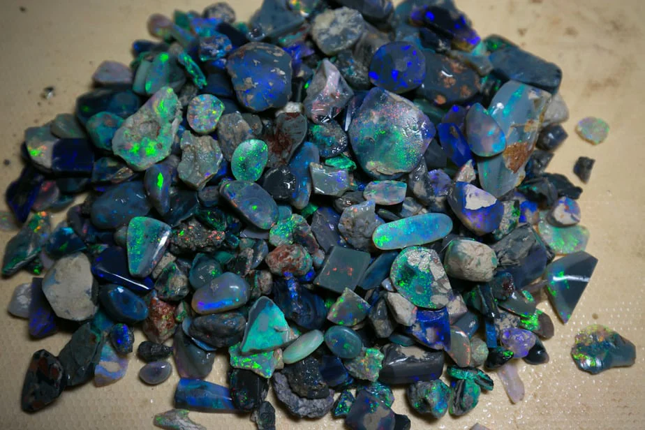 2000 carats of rough and rubbed opal