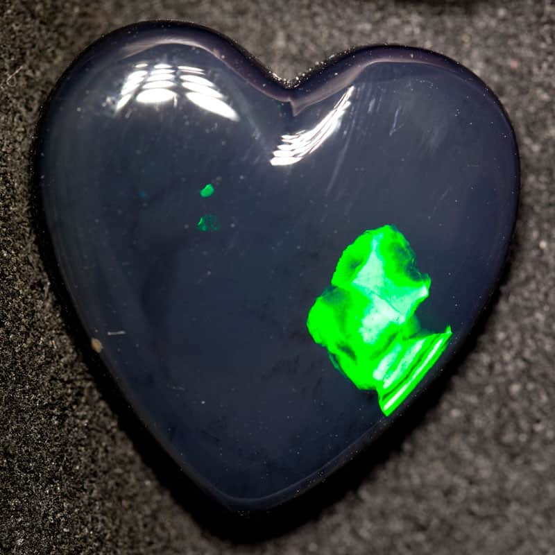23.71 ct black opal heart 23x23x7mm for Mark deposit only - Image 2