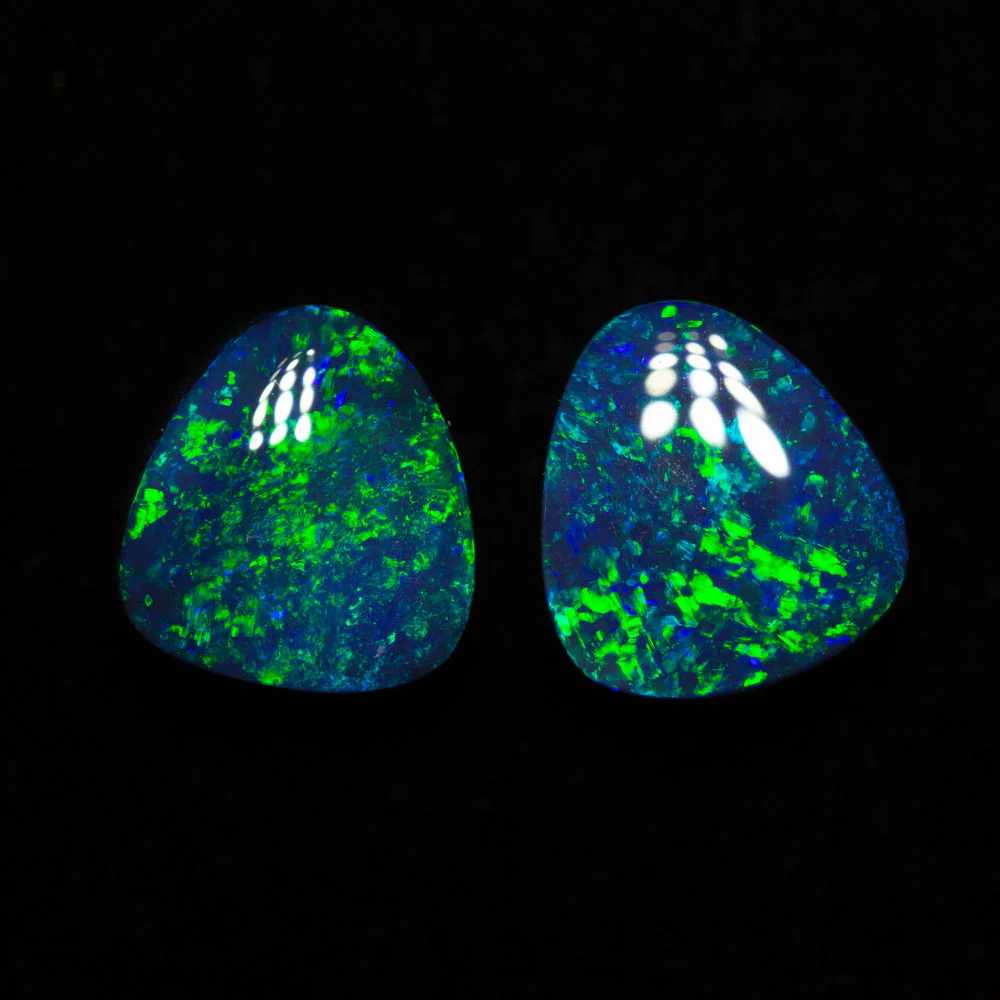 3.67 ct black opal pair 8.3x7.7x4.2mm - Image 2