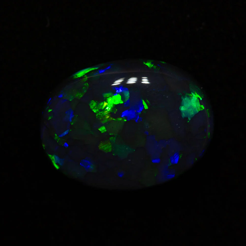 3.84 ct black opal 12.7x9.5x4.9mm - Image 2