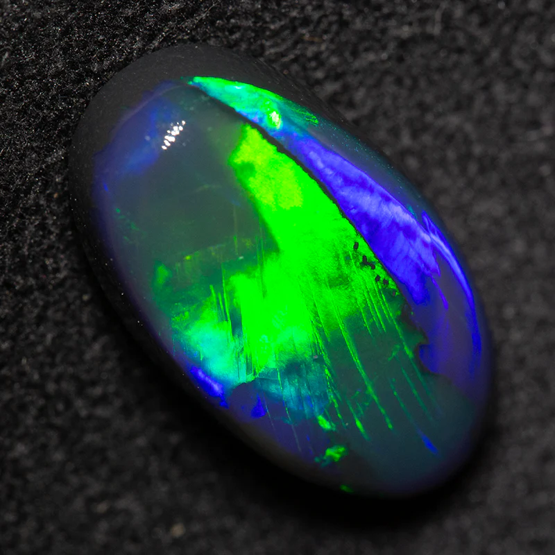 3.98 ct black opal 14.8x8.2x4.7mm