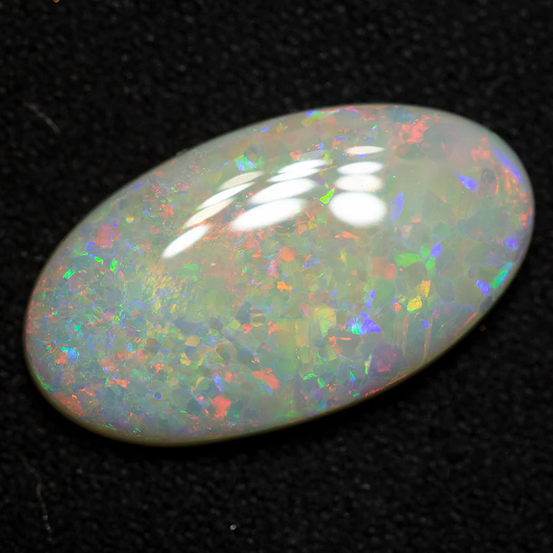 4.39 ct white opal 17.7x9.9x3.4mm