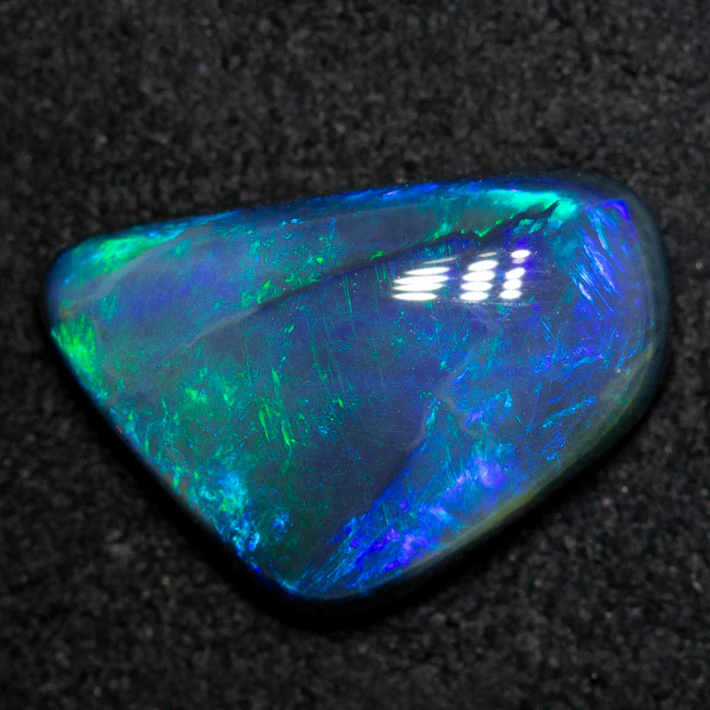 4.82 ct double-sided black opal 15.4x10.4x4.8mm