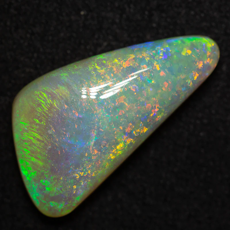 5.60 ct white opal 19.6x10x5.1mm