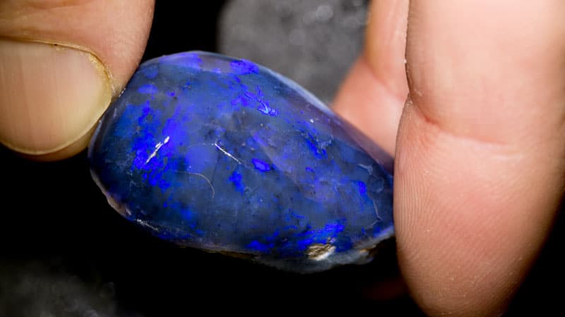 82 ct roughly rubbed opal piece 36mm across