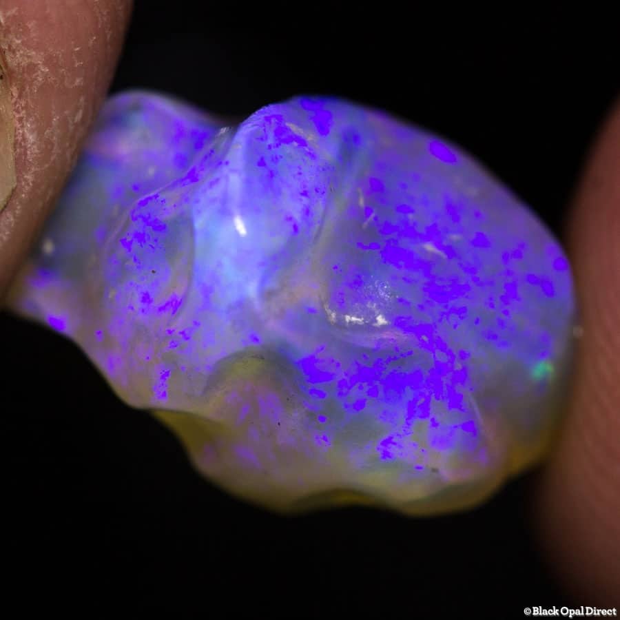 9.00 ct rough opal carving piece 17mm across